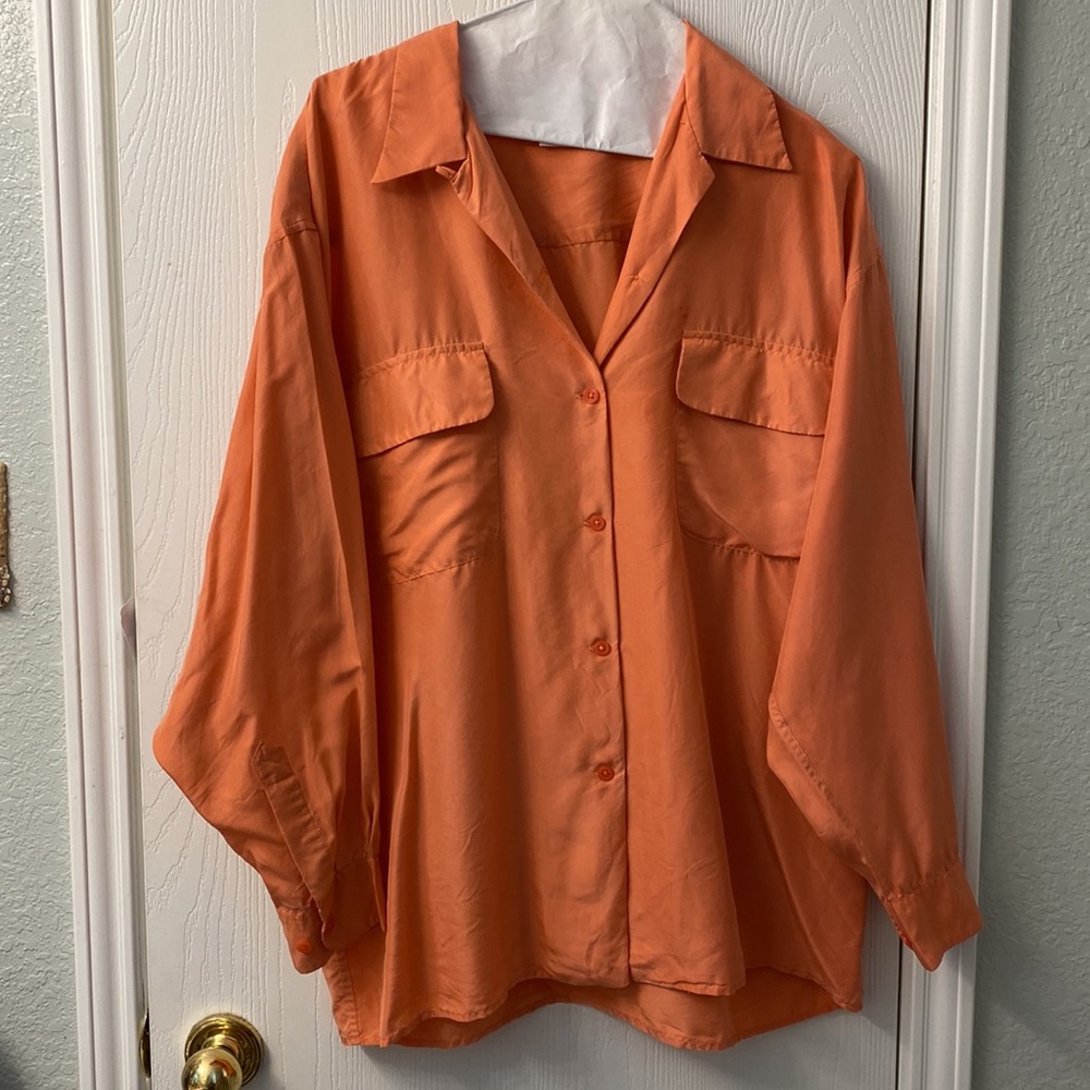 Larry Mahan Ladies 100% silk shirt size Large.